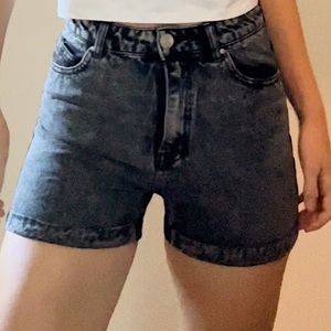 REFUGE MOM SHORTS
